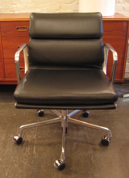 Eames Soft Pad Management Chair by Herman Miller