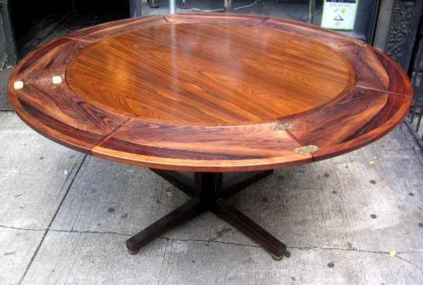 Drylund Round Rosewood Extension Dining Table