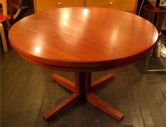 Drylund Round Extension Dining Table in Teak