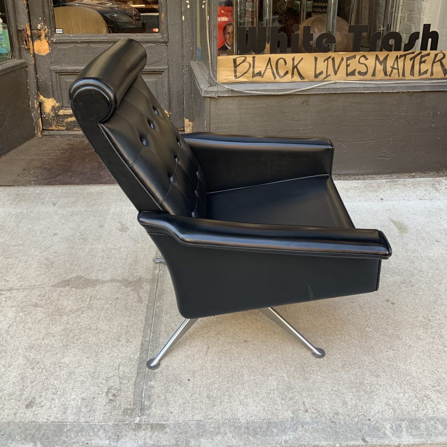 1960s Vintage Swivel Lounge Chair by Poul M Jessen MidCentury Modern Furnishings White