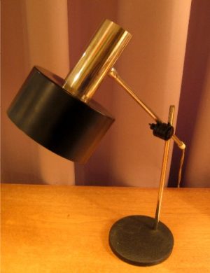 Cantilevered Articulating Task Lamp