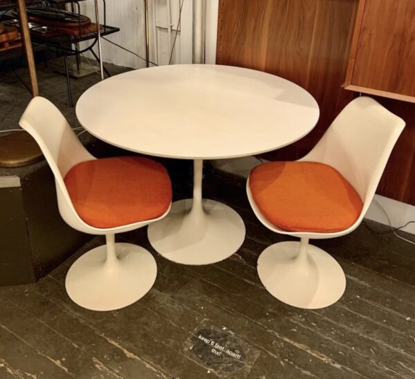 Knoll Tulip Table and Two Chairs by Eero Saarinen