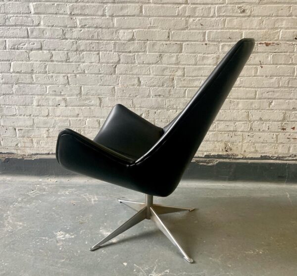 Futuristic Swiveling Lounge Chair from the 1960s