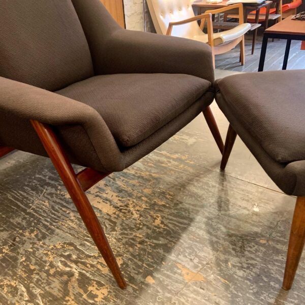 Cassina Model 854 Lounge Chair and Ottoman by Walter Knoll