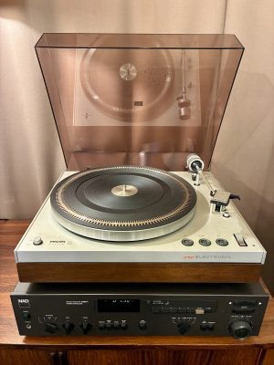 Vintage Phillips Turntable & NAD 7250PE Receiver