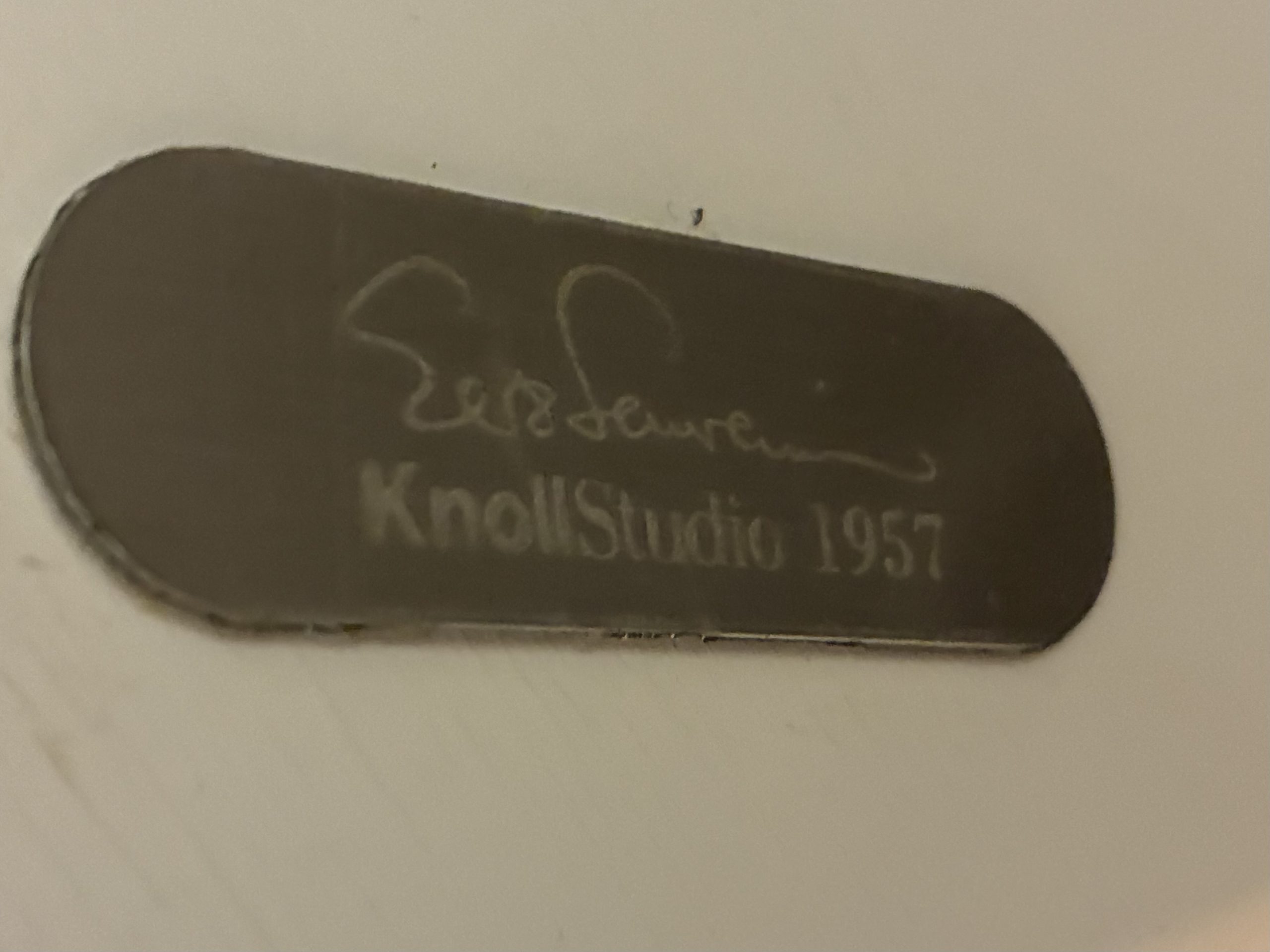 Saarinen 47" Round Dining Table, Knoll