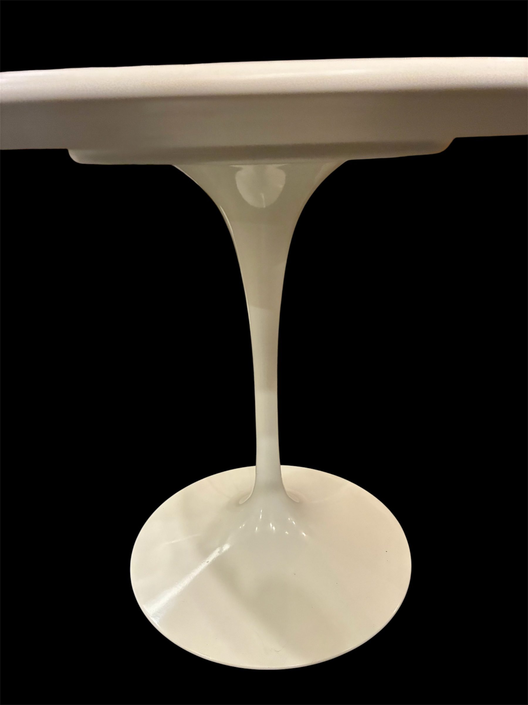 Saarinen 47" Round Dining Table, Knoll